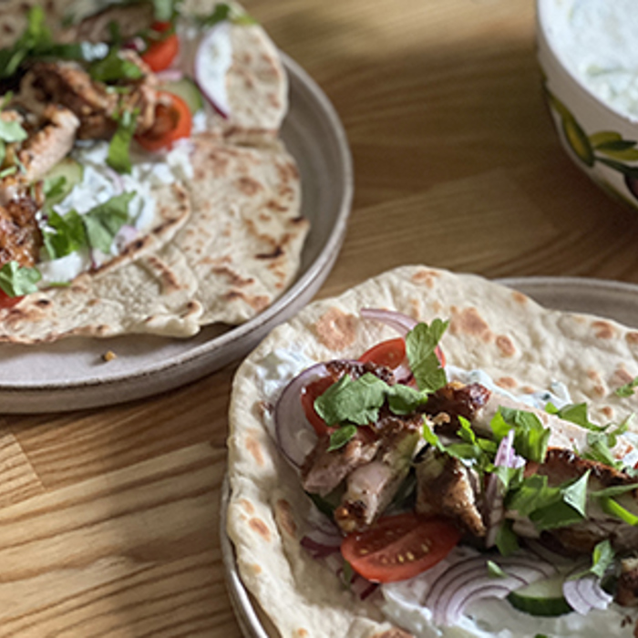 Gyros med kyllingelår og tzatziki